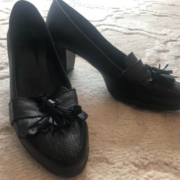 MADE IN SPAIN! Sexy black kitten heel (2") - Picture 3 of 3